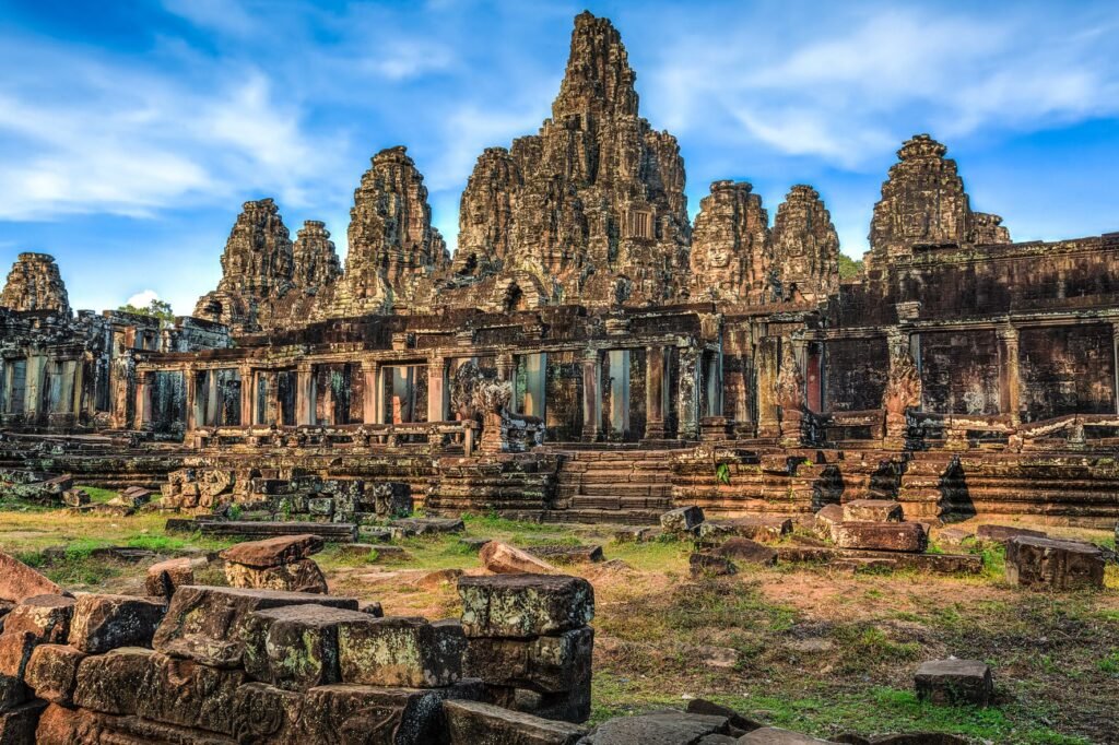 angkor wat bayon temple buddist siem reap travel guide